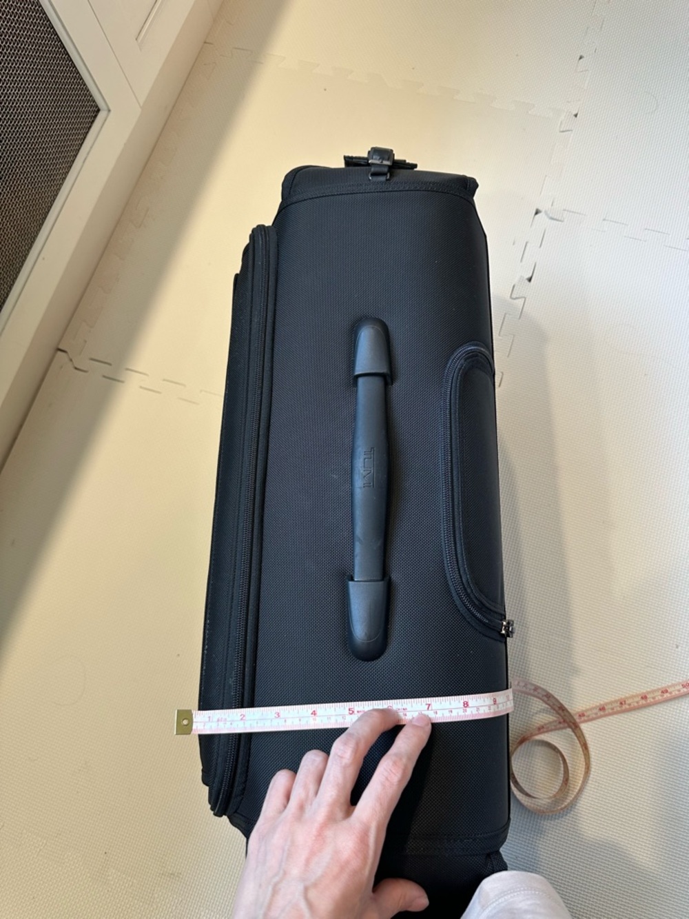 Tumi Black Rolling Business Carry-On with Front Organizer - Picture 12 of 14